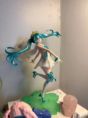 Japan Anime Figure Vocaloid Hatsune Miku Gold Crown