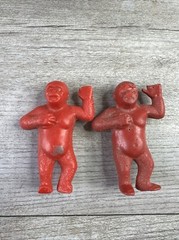 VINTAGE Lot Of 2 1960s PALMER 3″ TALL HARD PLASTIC RED KING KONG GORILLA FIGURES