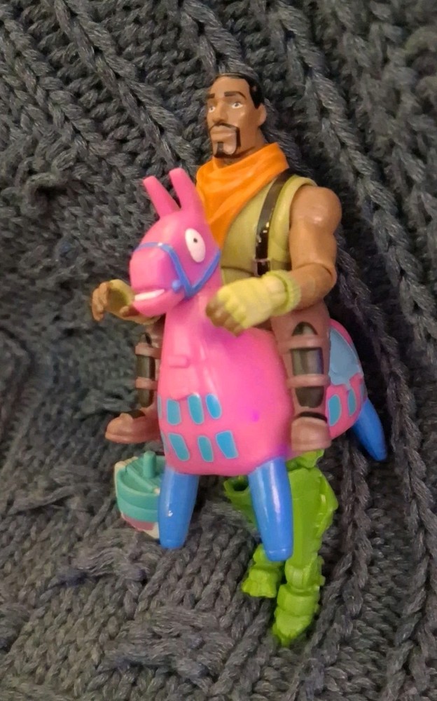 Fortnite 4″ Giddy-up action figure with accessory