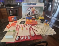 VINTAGE 1970s PEANUTS SNOOPY Playhouse Playset Determined Productions