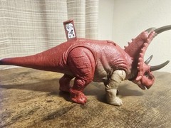 Jurassic World Diabloceratops Red Dino Tracker Roar Sound Action Figure.