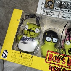 Signed BOB’S BURGERS KUCHI KOPI FAMILY FIGURE GAMESTOP 2018 – New in Box COA