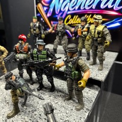 Chap-Mei Lot of 9 Soldiers with Tactical Weapons and Accessories Set