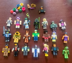 Roblox‎ Mixed Figures & Accessories Lot Of 20 Figures Used As Shown