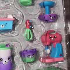 Shopkins Happy Places Muffin Kitty Kitchen Decorator’s Pack Playset 56477