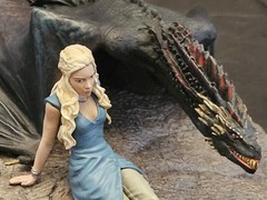 Dark Horse Game of Thrones Daenerys & Drogon Sculpture Statue Gentle Giant
