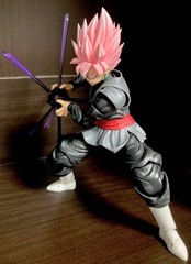 DIMENSIONIA 01C Goku Black Super Saiyan Rose S.H.Figuarts Size