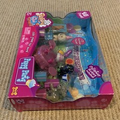 Puppy In My Pocket & Friends Puppy Party Playset 2009 New 25 Pieces