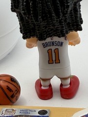 5 Surprise Zuru NBA Ballers Series 2 – Jalen Brunson White Jersey