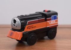 Lionel Learning Curve Wooden Battery Powered Daylight Train Compatible Thomas