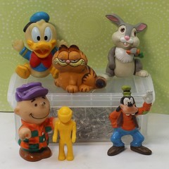 VINTAGE 10 PCS PLASTIC RUBBER TOY FIGURES DISNEY PEANUTS AVON GARFIELD