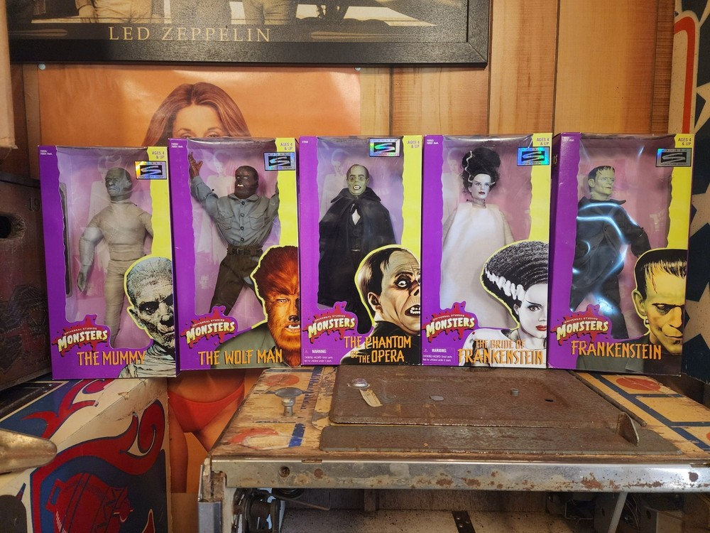 1998 Hasbro / Kenner Universal Monsters Signature Series 12-inch NEW IN BOX