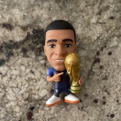 Kylian Mbappé FIFA World Cup Russia 2018 Soccer Figure w/ Ball Stand Medal card