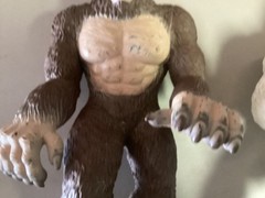 2015 Toys R Us 16 Inch Vinyl Rubber Yeti And Bigfoot Figures LOT Maidenhead