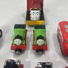 Misc Mixed Lot 19 Wooden/Die Cast/Plastic Train Cars. Thomas The Train/Unknown