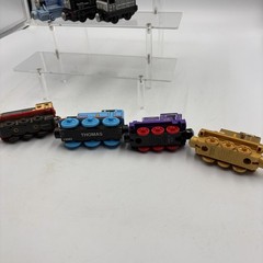 Thomas the Train Die Cast Metal Train Lot Of 12 Magnetic Railroad Cars
