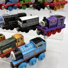 Thomas the Train Die Cast Metal Train Lot Of 12 Magnetic Railroad Cars