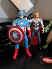 Hasbro MARVEL THE AVENGERS Action Figure Set Disney Store Exclusive Rare! Used