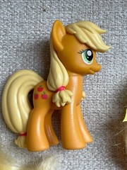 LOT OF 3 2010 MY LITTLE PONY APPLEJACK MLP G4 DOLLS & SHAWL BLANKET ACCESSORY