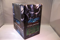 ALIEN VS PREDATOR: ALIEN REDHEAD XENOMORPH WARRIOR 9 in DELUXE ACTION FIGURE NEW