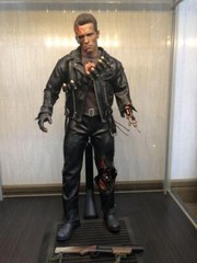 Hot Toys Terminator 2 T-800 Battle Damaged DX13 Japan Limited Special Edition