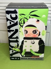 POPMART MEGA SPACE MOLLY 400% PANDA Limited Edition Collectible Figure