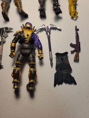 Fortnite 4″ Dark Voyager, The Visitor, The Scientist, Leviathan, Cyclo figures