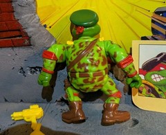 TMNT TEENAGE MUTANT NINJA TURTLES 1991 RAPH THE GREEN BERET NM COND 100% COMP