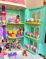 Gabby’s Dollhouse Purrfect Playset 2FT Tall Figures Cats Accessories Works