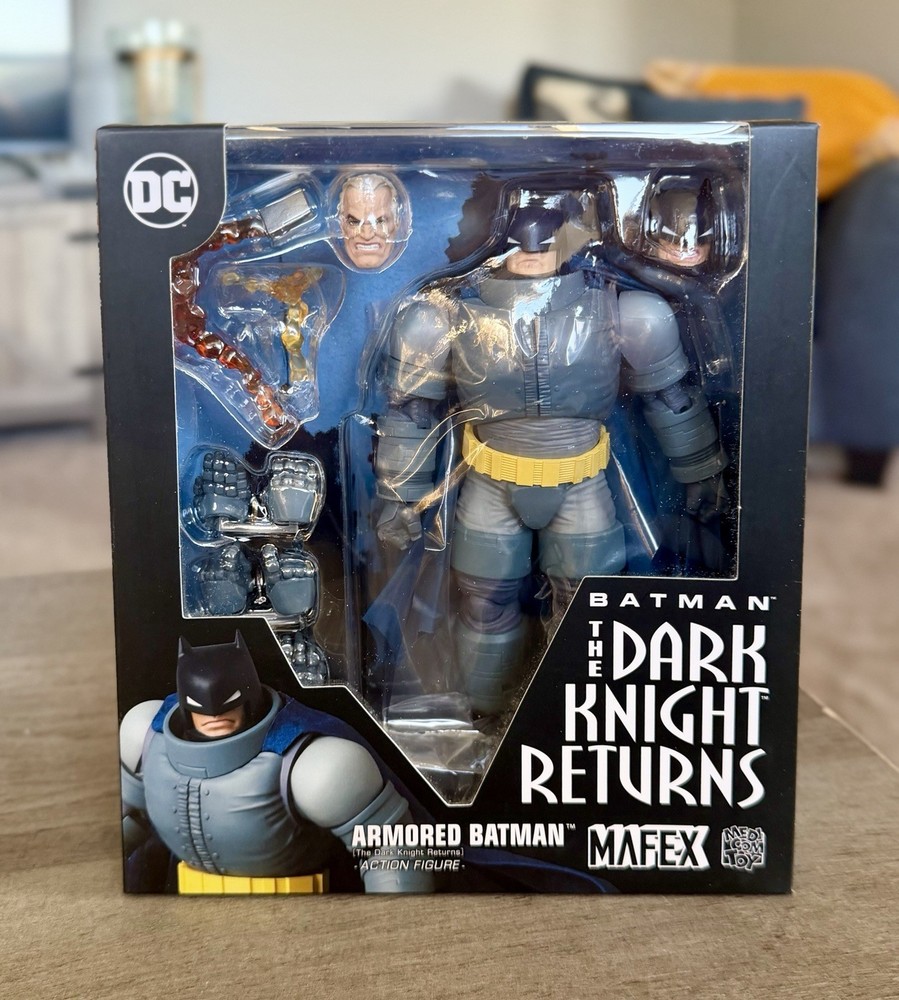 RARE MAFEX No. 146 The Dark Knight Returns ARMORED BATMAN -NIB FREE SHIP US SELL