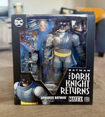 RARE MAFEX No. 146 The Dark Knight Returns ARMORED BATMAN -NIB FREE SHIP US SELL