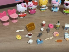 Hello Kitty Lot Of Figures, Accessories, And Vehicles School Bus Food Truck
