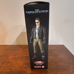 MAFEX No. 176 The Terminator T-800 Action Figure (READ DESCRIPTION)