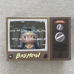 Unbox Bad Meaw Maud Mueanfun 4 in. Vinyl Sofubi Figure w/Enamel Pin Badmeaw Toy