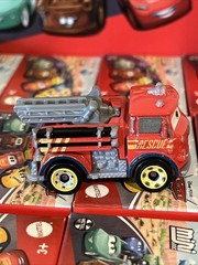 LOT 36 PIXAR RED FIRE TRUCK CARS MINI RACERS #01 SERIES 1 CASE RACE & RESCUE