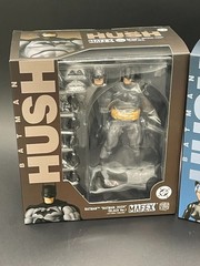 Medicom Toy MAFEX No.123 Catwoman HUSH Ver. and No.126 Batman HUSH Black Figure