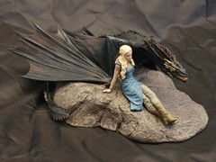 Dark Horse Game of Thrones Daenerys & Drogon Sculpture Statue Gentle Giant