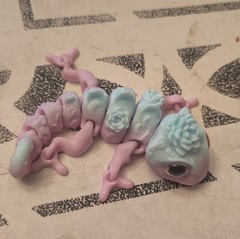 Fantasy Gecko Figurine Miniature Fully Jointed Plastic Pink Blue Articulated Toy