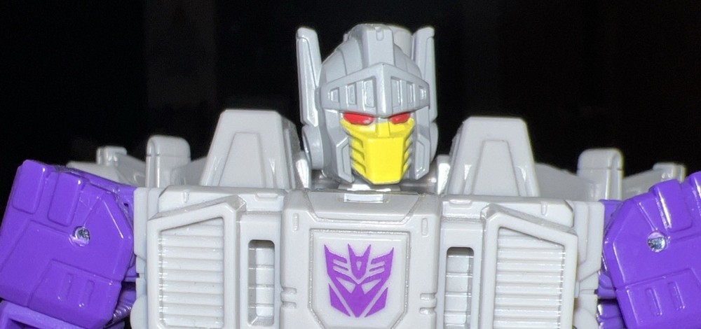 Transformers Legacy Evolution Deluxe Class Needlenose With Accessories