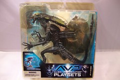 ALIEN VS PREDATOR: ALIEN QUEEN W/ BASE PLAY SETS DELUXE ACTION FIGURE AVP NEW