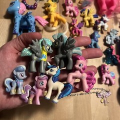 24 Pc Lot Hasbro My Little Pony Horse Figure Toy Lot With Carry Case Necklaces +