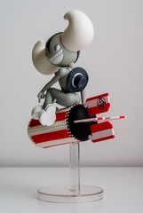 Huck Gee Kidrobot AKUMA BOMB AKUMABOMB Grey Skully version Edition of 500 2007