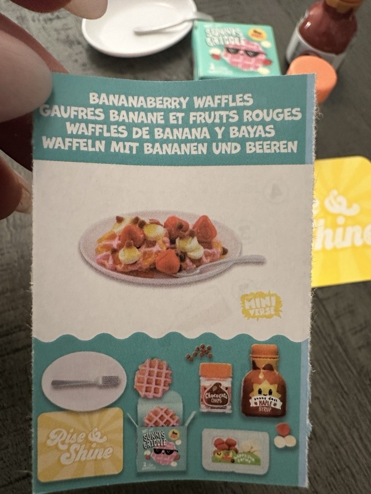 NEW MGA miniverse make it mini food BANANABERRY WAFFLES
