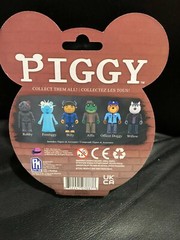 Roblox Piggy Willow 3.5″ Series 2 Action Figure w DLC 2021 Gray Wolf Silver Paw