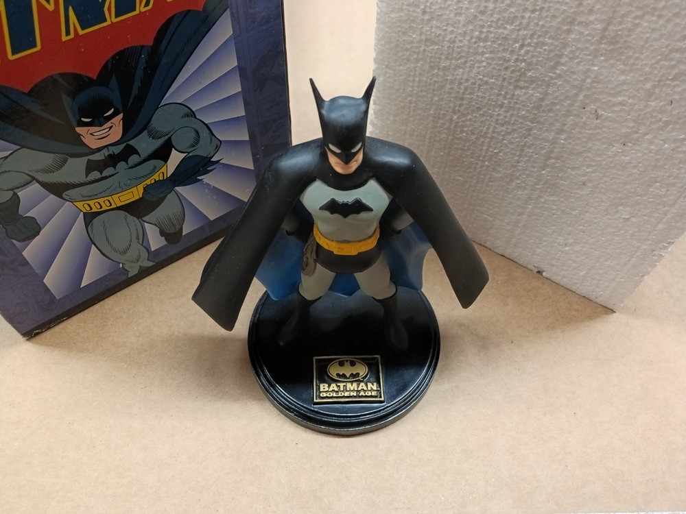 2000 Batman The Golden Age Statue