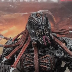 NECA Gears of War 2 Skorge Player Select Action Figure Chainsaw Staff NEW RARE