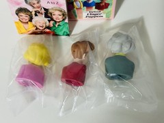 The Golden Girls Finger Puppets Vinyl Figures w/mini Book! (Has Box Damage)