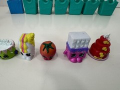 Shopkins Lot Of 23 Different Mini Figures & Bags Moose Enterprise