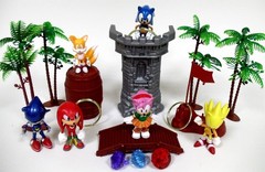 18 Piece Play Set Featuring Random Figures and Accessories – May Include Supe…