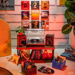 MGA’s Miniverse Real Vinyl Music Record Player – In hand